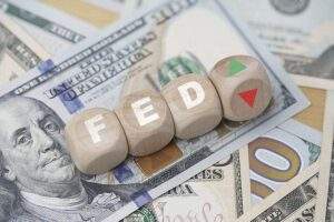 ما هي تأثيرات أسعار الفائدة على سوق الأسهم؟