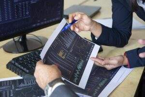 لماذا تعد قراءة التحليلات مفيدة للتداول