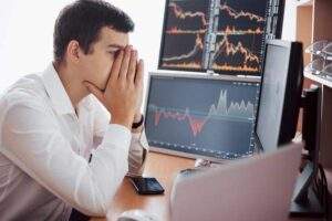 لا تضع البيضات في سلة واحدة (لا تستثمر كل رأس مالك في التداول)