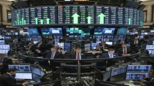 توقعات بنمو الاقتصاد الأميركي 2% وارتفاع الأسهم الدورية في 2026