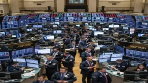 وول ستريت تشهد توافقًا نادرًا في توقعات مؤشر S&P 500 لعام 2026