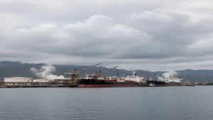 14 ناقلة تستمر في تحميل النفط الفنزويلي رغم العقوبات الأميركية المشددة