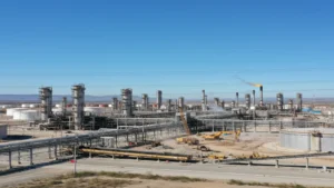 فنزويلا تعلن إصلاحات نفطية لتقليص سيطرة الدولة وجذب المستثمرين