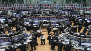 نيكي يتراجع للجلسة الخامسة على التوالي وسط مخاوف سياسية وتجارية