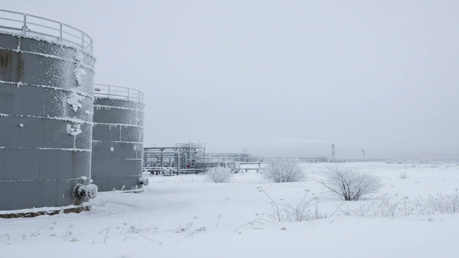 موجة برد في شمال شرق الصين تدفع طلب الغاز المسال مع برودة أوروبا