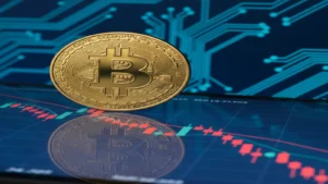 تراجع سعر البيتكوين بعد فشل نموذج العلم الهابط عند 63 ألف دولار