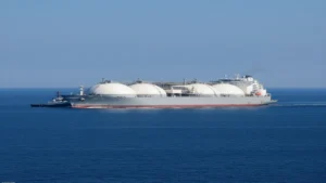 شحنة غاز مسال معاد تحميلها من الصين تتجه إلى أوروبا لأول مرة منذ 4 سنوات