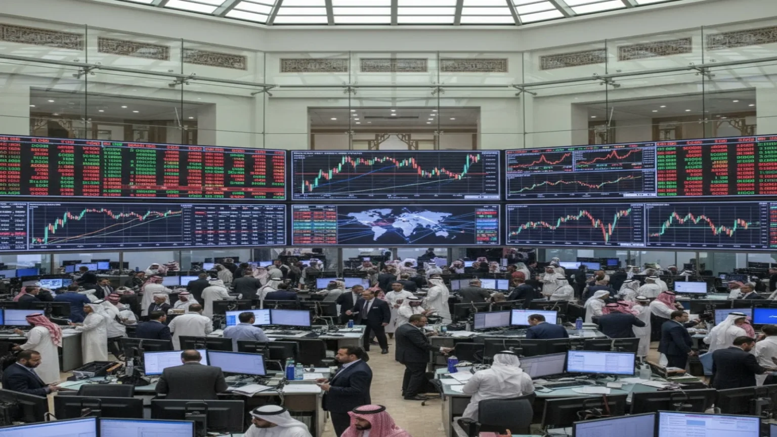 أسواق الخليج ترتفع بدعم من ارتفاع النفط وإعلانات أرباح الشركات