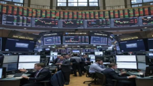 تراجع عقود داو جونز الآجلة مع تحول المستثمرين من التكنولوجيا إلى قطاعات أخرى