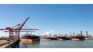 ترامب يكشف عن وصول 50 مليون برميل نفط فنزويلي إلى هيوستن