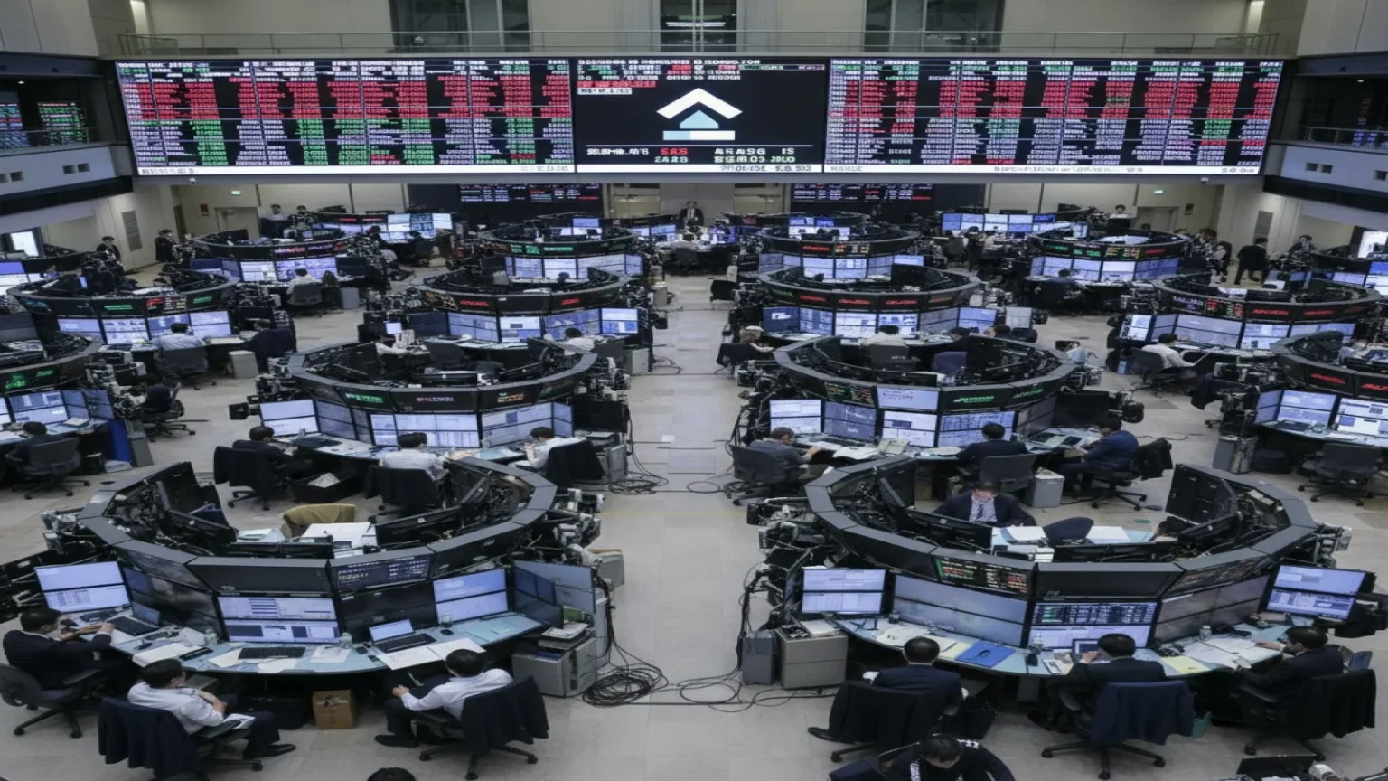 تراجع مؤشر نيكي الياباني مع بيانات اقتصادية ضعيفة وهدوء ما بعد الانتخابات