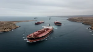 جهود دولية مكثفة لحماية إمدادات النفط وسط تصاعد التوترات في مضيق هرمز