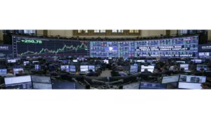 العقود الآجلة لمؤشر داو جونز تهبط مع تراجع فرص السلام في الشرق الأوسط