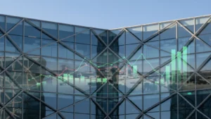 البنك المركزي الأوروبي يحتفظ بأسعار الفائدة وسط تقييم تأثير الحرب في الشرق الأوسط