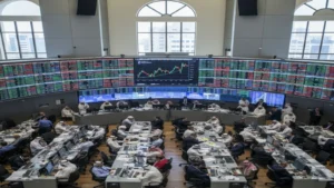 أسواق الأسهم الإماراتية ترتفع بعد تأجيل ترامب ضرب محطات الكهرباء الإيرانية