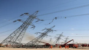 6 خطوط هوائية للكهرباء بالكويت تتوقف بسبب سقوط شظايا طائرات مسيرة