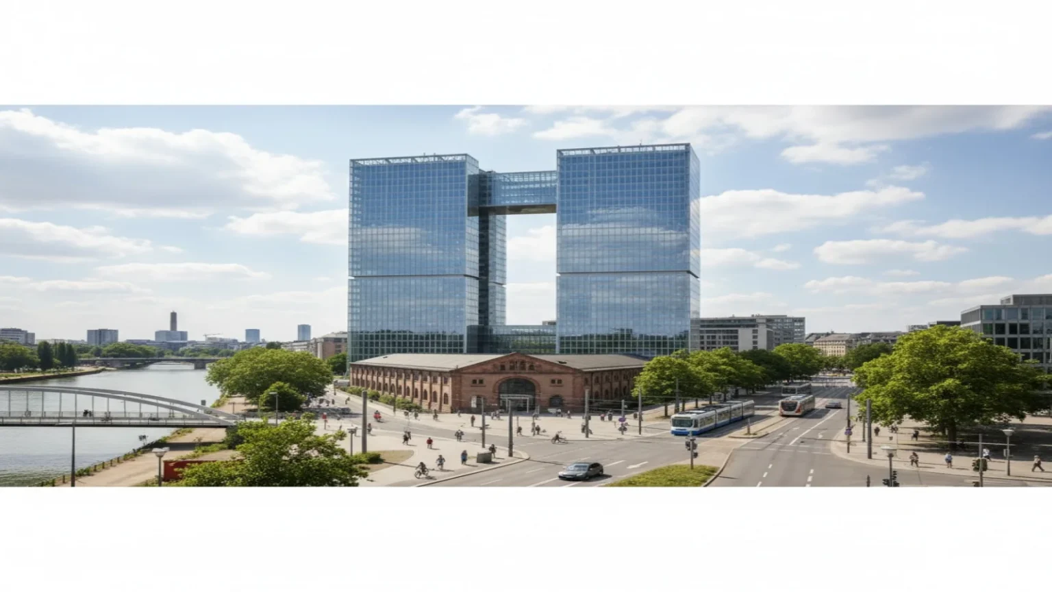 عضو البنك المركزي الأوروبي فيليروي يؤكد عدم توقع رفع الفائدة الأسبوع المقبل