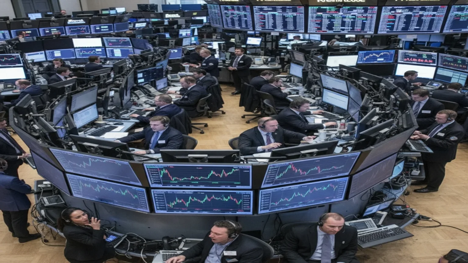 تراجع أسهم التكنولوجيا يثقل مؤشرات وول ستريت قبل نتائج عمالقة القطاع