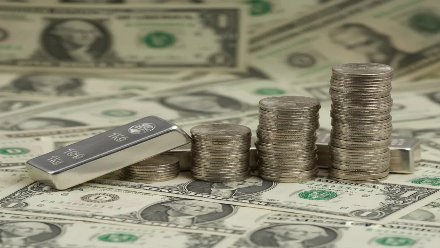 سعر الفضة يقترب من 81 دولار مع تفاؤل بشأن هدنة إيران