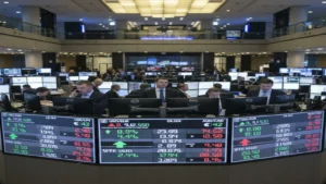 الدولار يتراجع مع تفاؤل باتفاق محتمل مع إيران واستقرار بيتكوين عند 77650 دولارا