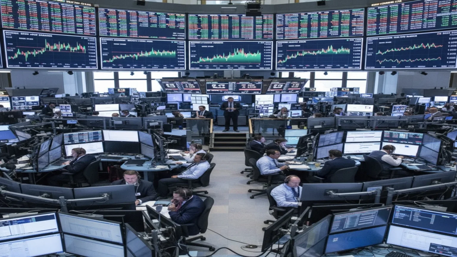 البورصة المصرية تواصل حوارها مع S&P داو جونز بعد اقتراح خفض التصنيف